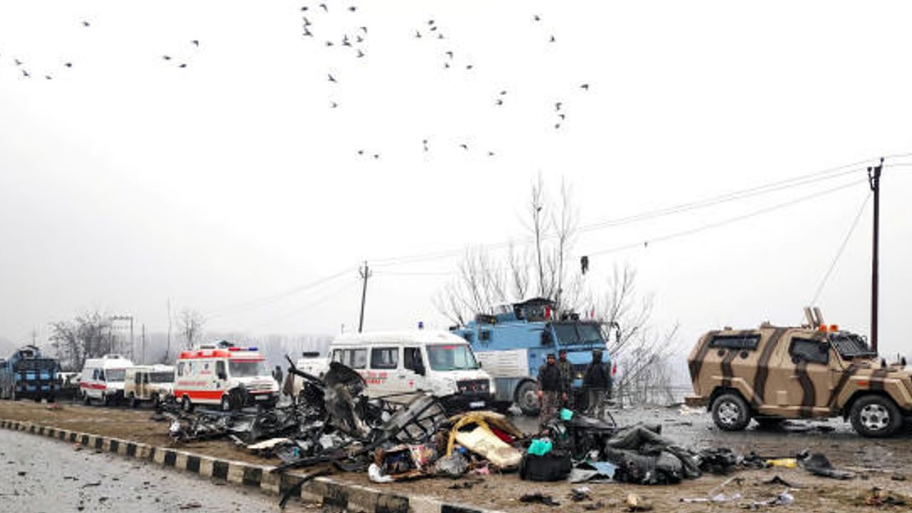  Ecommerce terrorism How did the Terrorists use ECommerce to terrorize India? 