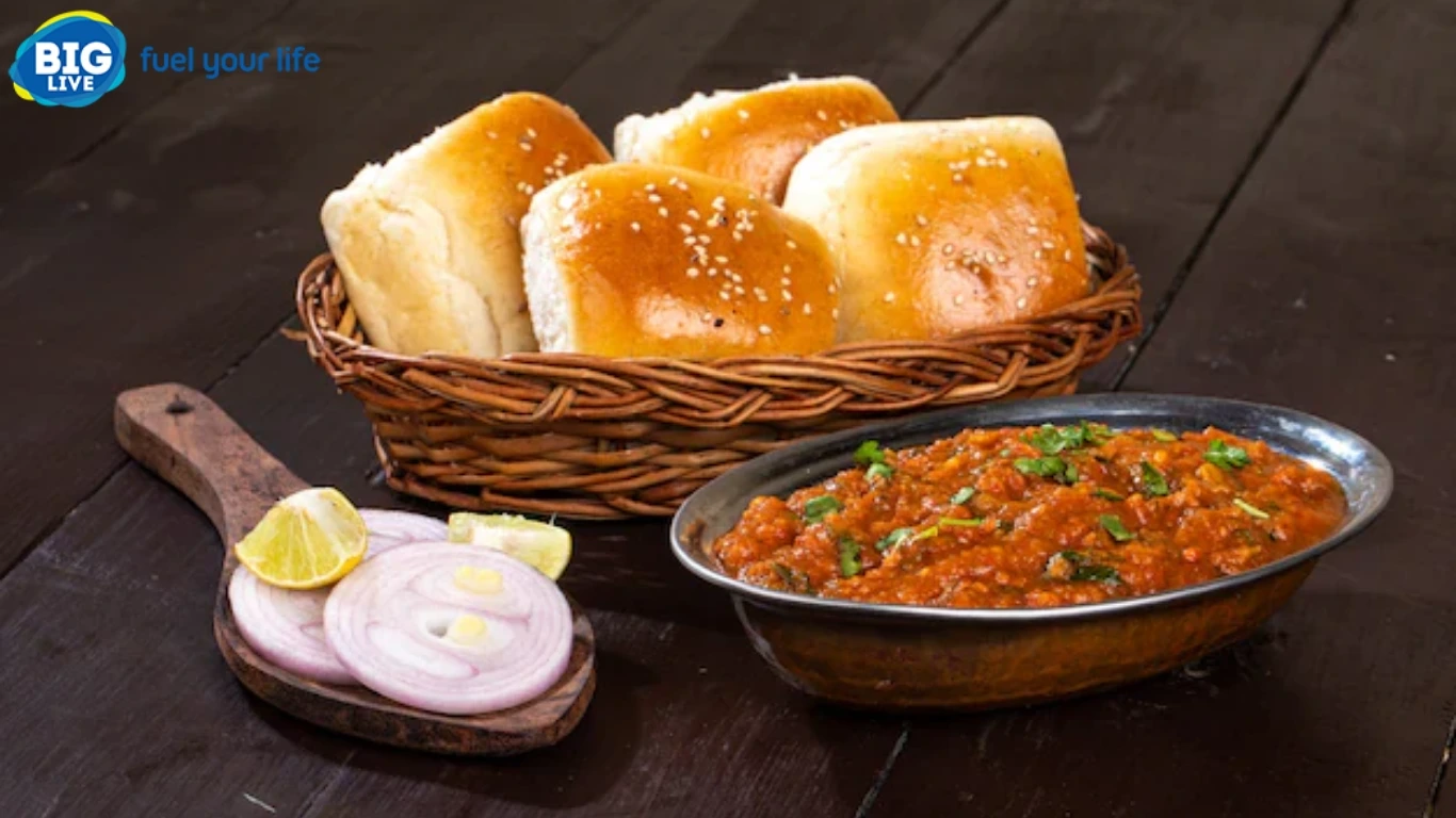 Homemade Tawa Pav Bhaji Recipe: Make Mumbai Street Food at Home!