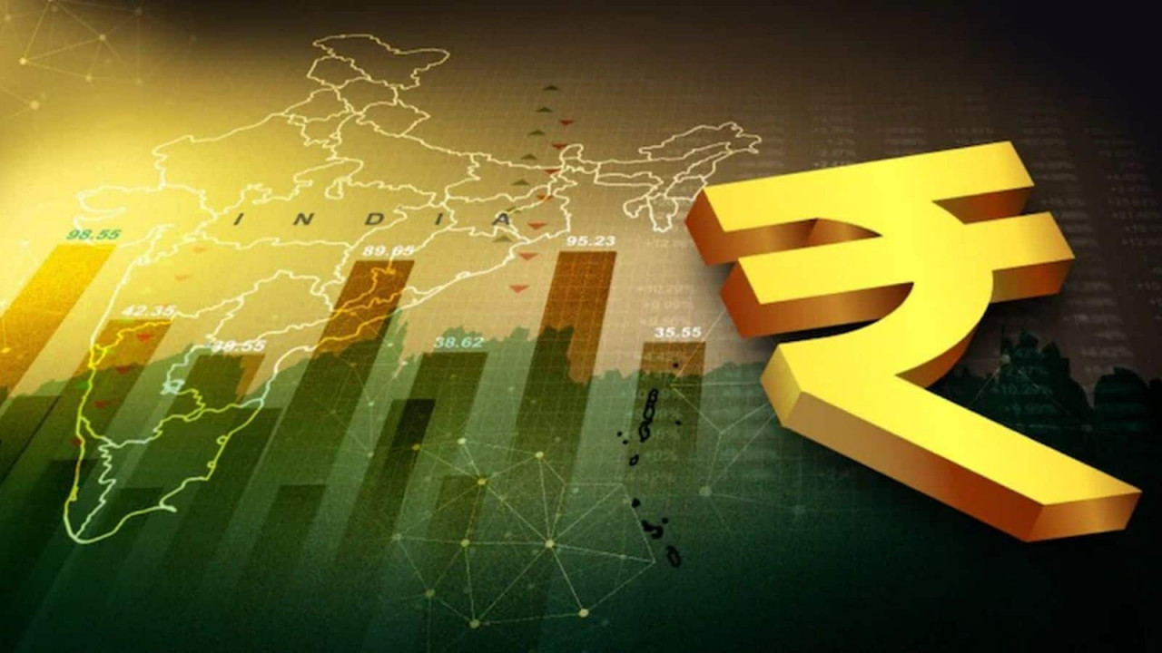  Rupee Takes a Hit as Trumps Tariff Threats Weaken Indian Currency 