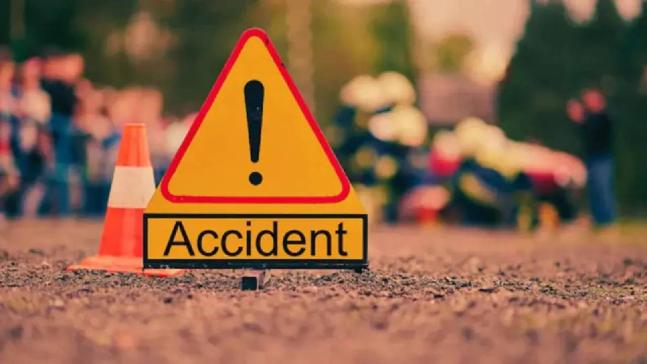  Tragic Road Crash in Nashik 7 Dead After CarBike Collision 