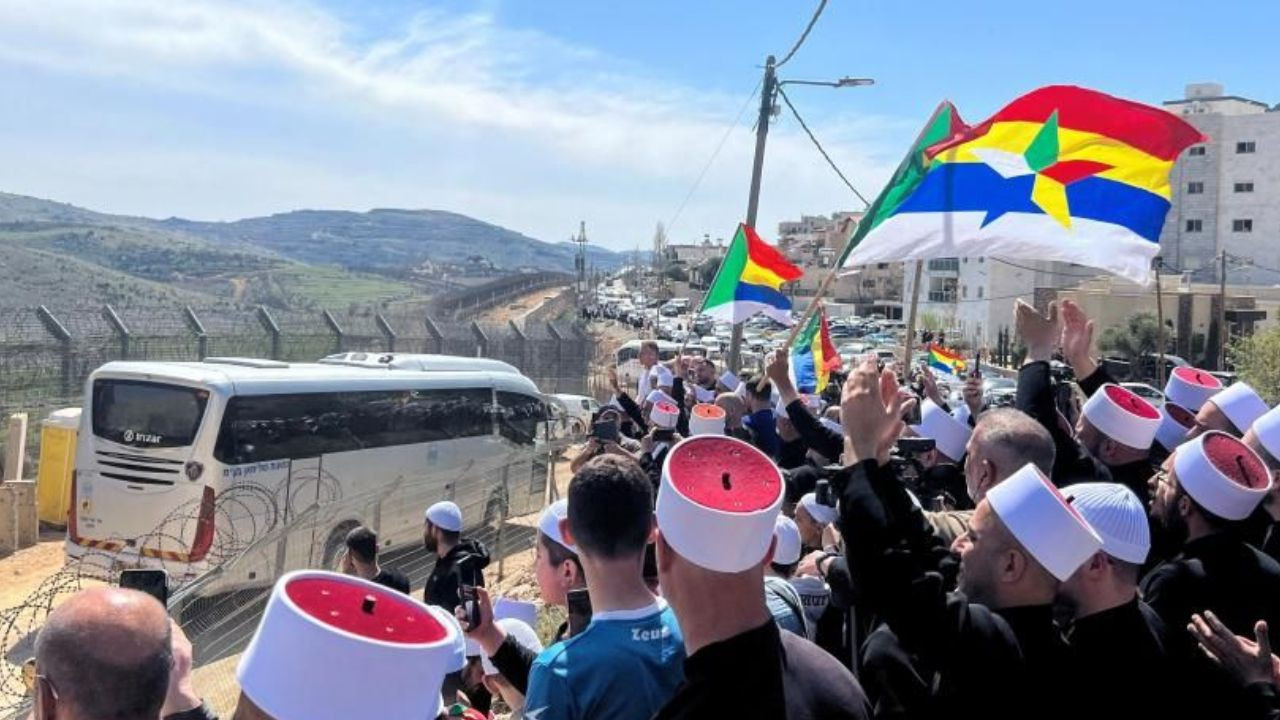  Druze in Syria Face Growing Threats Israeli Airstrikes Signal Strong Support for Ethnic Ties 