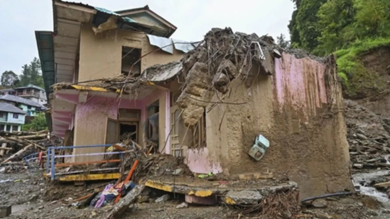 Heavy Rainfall Paralyzes Chamba Landslide Leaves Two Dead 