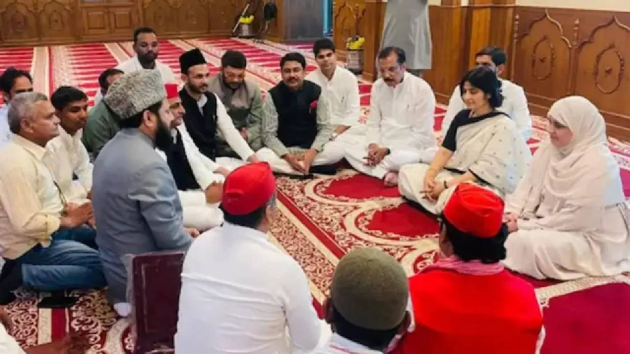  BJP Targets Akhilesh Over Mosque Visit, Questions Dimple Yadavs Attire Amid Political Row 