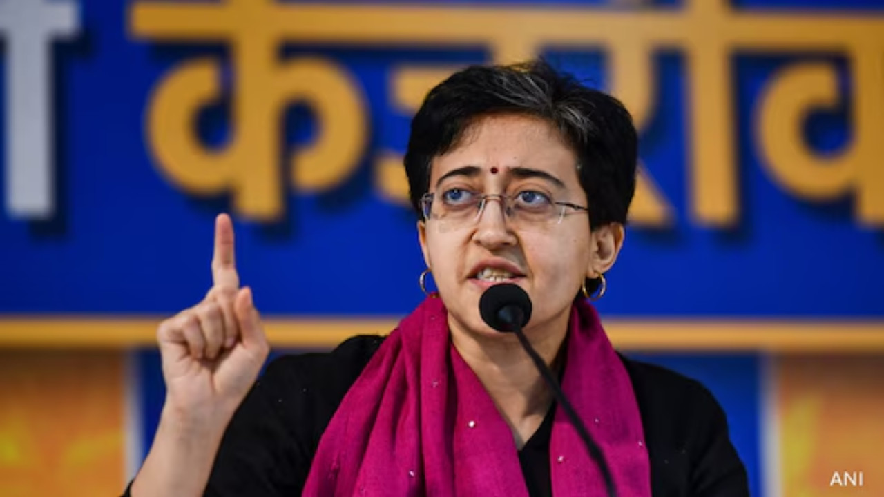  Murder at Delhi Temple AAPs Atishi Demands CM Rekha Guptas 