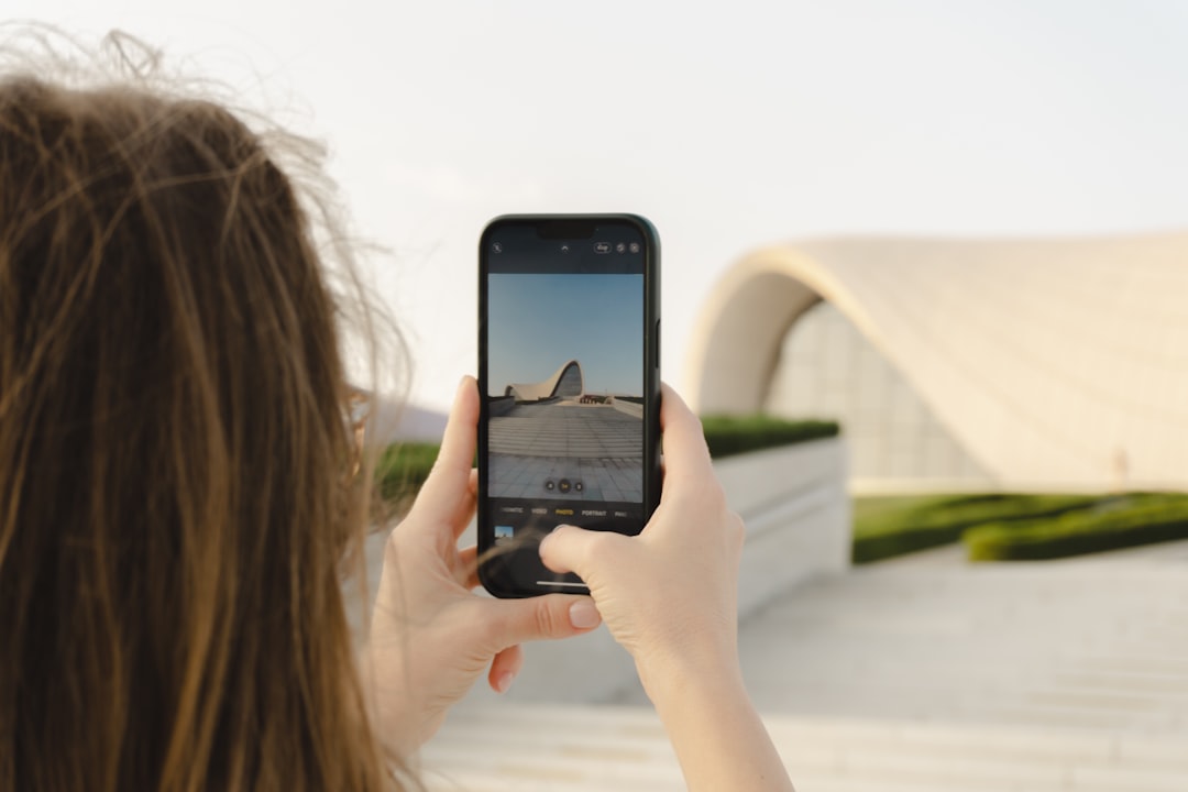  Experience Mind Blowing Visuals With This Smartphone Display Marvel