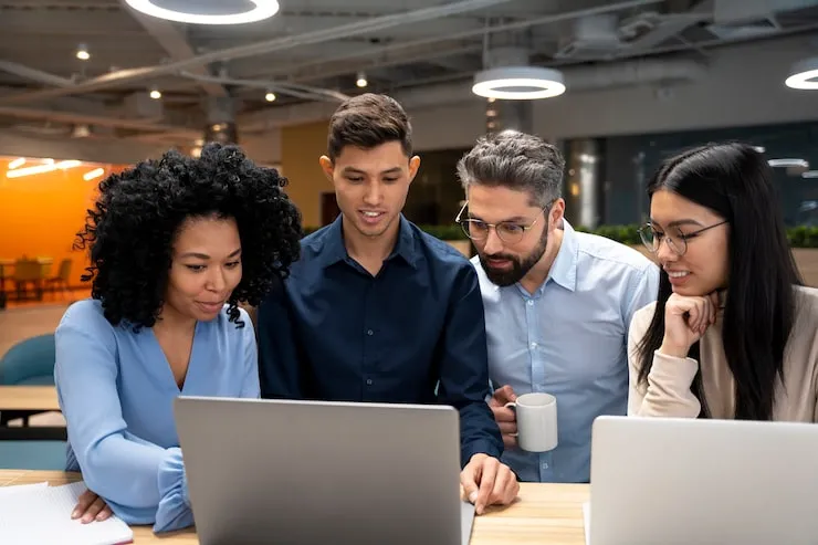 How Real-Time Software Reduces Miscommunication in Teams