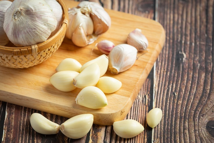 How to Remove Peel Garlic Cloves Fast at Home