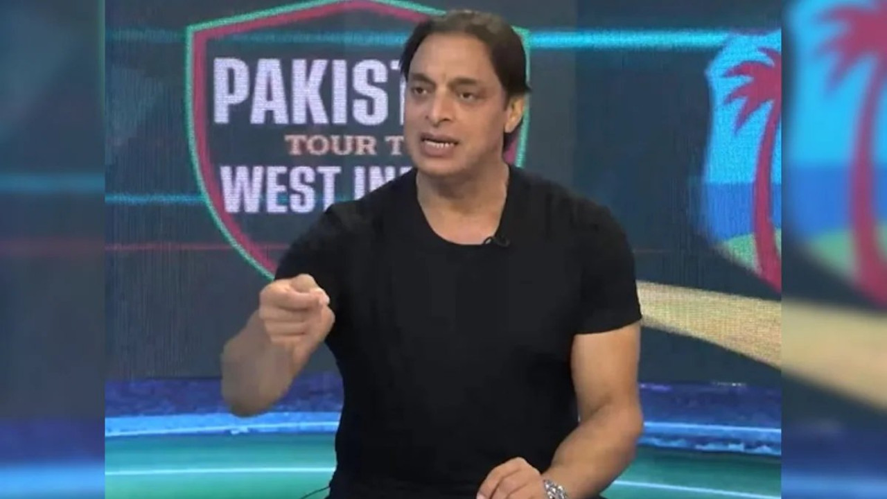  Shoaib Akhtar, Asif used to bring drugs to India Sensational revelations by former MHA official 
