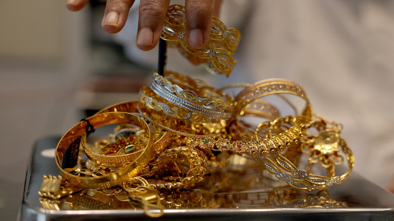  Gold Silver Price Today Gold Above Rs 1.54 Lakh, Silver at Rs 2.54 Lakh Per Kg, Check Latest Rates 